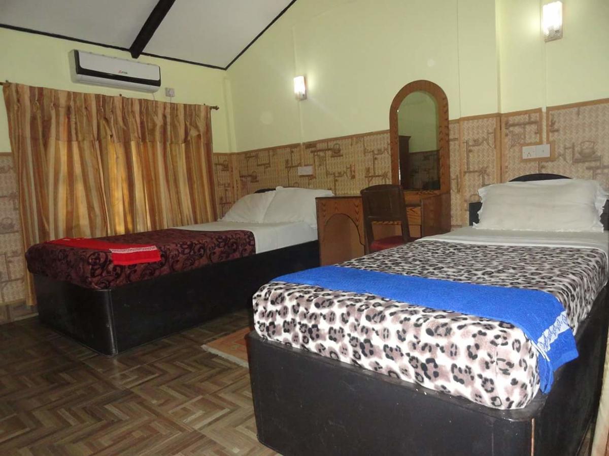 Rainbow Safari Resort Sauraha Kültér fotó